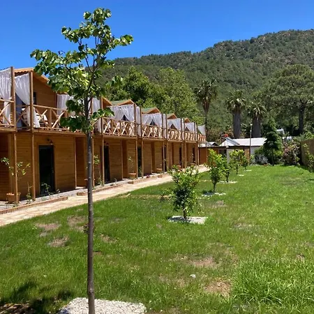 Fnm Luxury Bungalow's & Restaurant Hotel