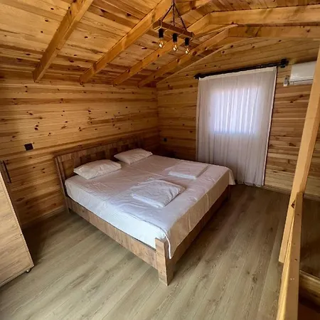 Fnm Luxury Bungalow's & Restaurant Hotel